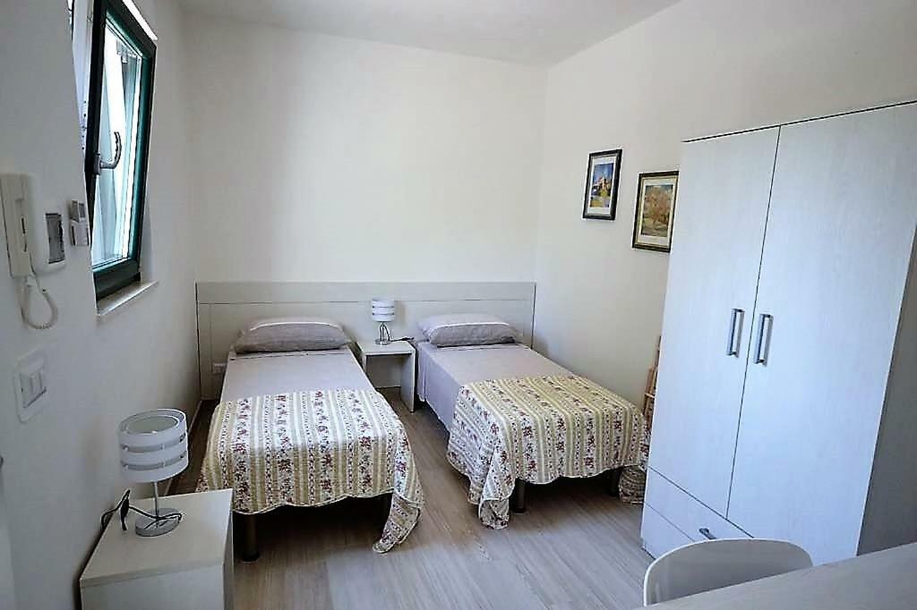 בית הארחה קרוביניו 	Le Stanze Di Casa Polinisso מראה חיצוני תמונה